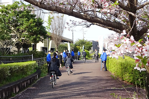 藤枝西高等学校近郊の通学路【写真】