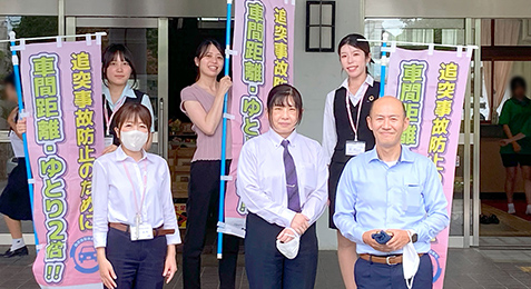 藤枝北高等学校前にて『夏の交通安全県民運動』の立哨活動を実施しました【写真】