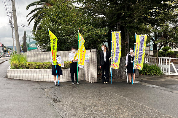 藤枝北高等学校の正門前【写真】