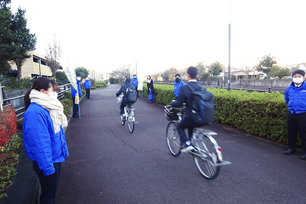 藤枝西高等学校前の通学路【写真】