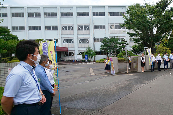 藤枝北高等学校正門前の側道【写真】