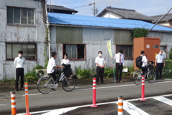 静清高等学校の近くの交差点【写真】