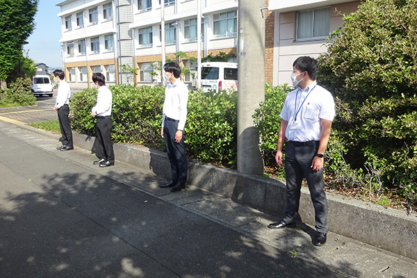 藤枝西高等学校正門前【写真】