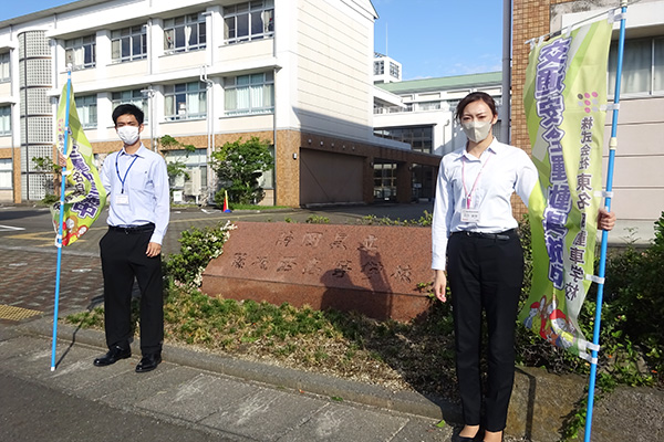 藤枝西高等学校正門前【写真】