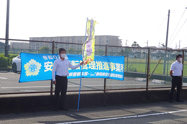 東名自動車学校前の公道【写真】