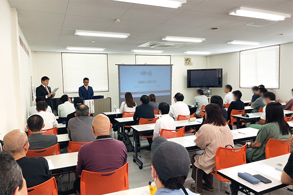 日本ほめる達人協会 特別認定講師 横山源太氏によるほめる達人という生き方セミナー開始【写真】