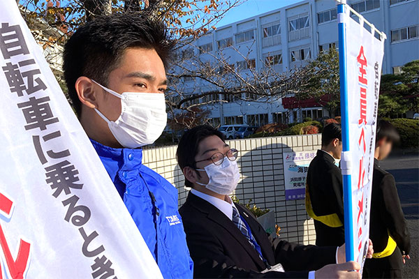 藤枝北高等学校校舎門前【写真】