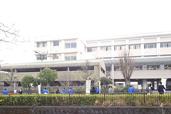 藤枝西高等学校の北門【写真】